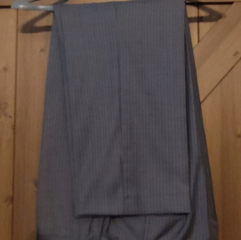 Jos. A. Bank Charcoal Pinstripe Suit (42R) - Picture 4 of 5